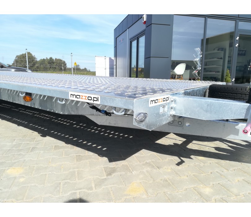 Laweta trzyosiowa Niewiadów (Boro) INDIANA I852135 R13C z podłogą aluminiową o DMC 3500kg na 2 auta